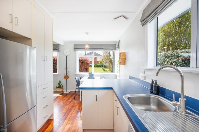 Photo of property in 2 Belfast Place, Roslyn, Palmerston North, 4414