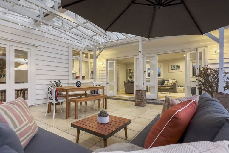 Photo of property in 7 Tui Glen Road, Birkenhead, Auckland, 0626