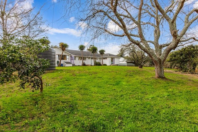 Photo of property in 40 Waikoukou Valley Road, Waimauku, 0812