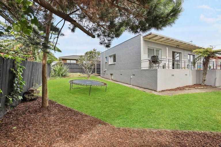 Photo of property in 5/92 Titirangi Road, New Lynn, Auckland, 0600