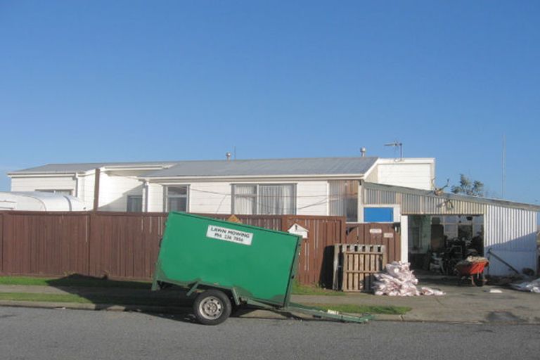 Photo of property in 127 Gloaming Hill, Titahi Bay, Porirua, 5022