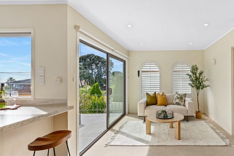 Photo of property in 18 Folkestone Street, Murrays Bay, Auckland, 0630