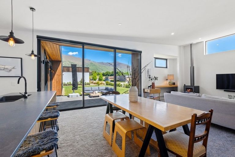Photo of property in 19 Stackbrae Avenue, Wanaka, 9305