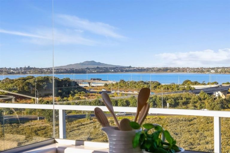 Photo of property in 21 Waimana Avenue, Northcote Point, Auckland, 0627