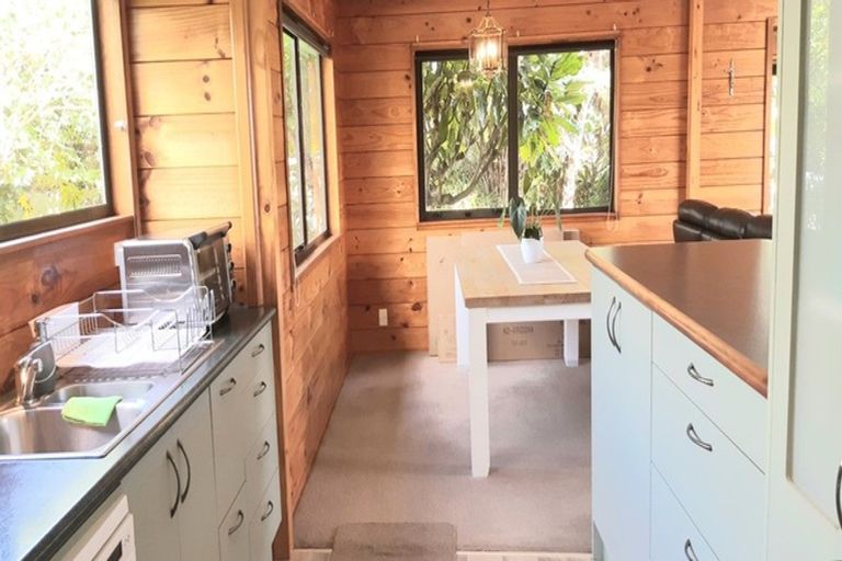 Photo of property in 2/9 Bronzewing Terrace, Unsworth Heights, Auckland, 0632