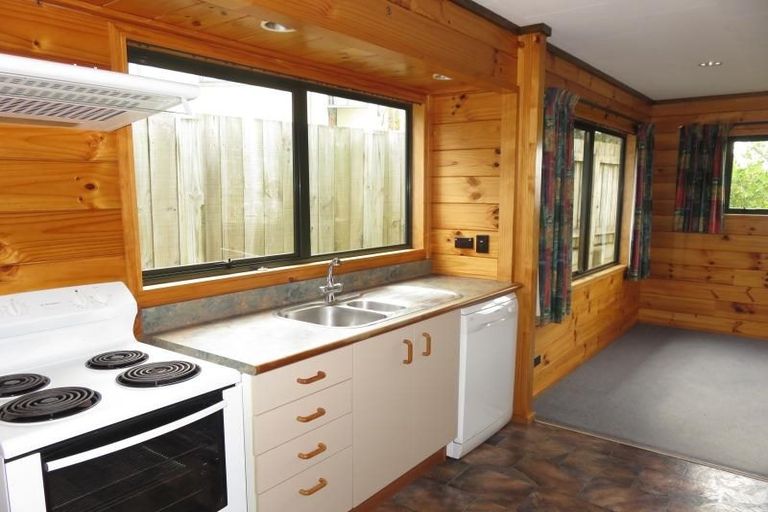 Photo of property in 4 Chastudon Place, Tawa, Wellington, 5028