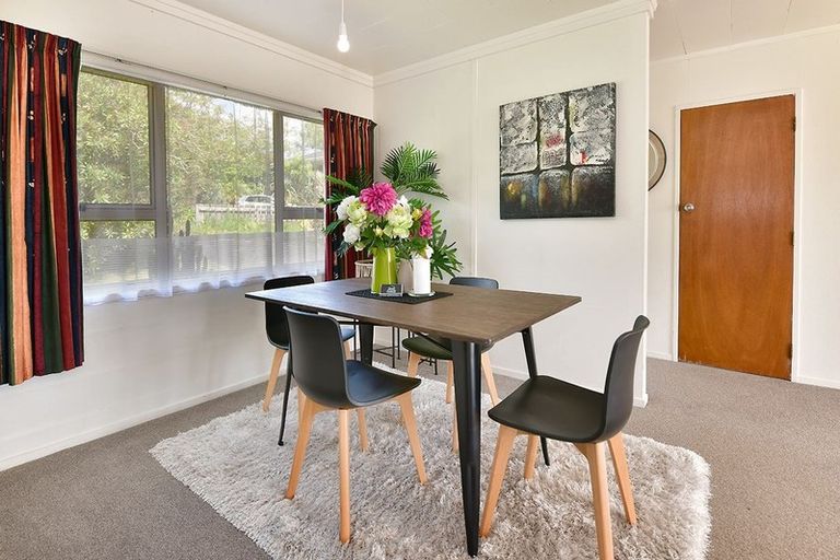 Photo of property in 60 Albatross Road, Red Beach, 0932