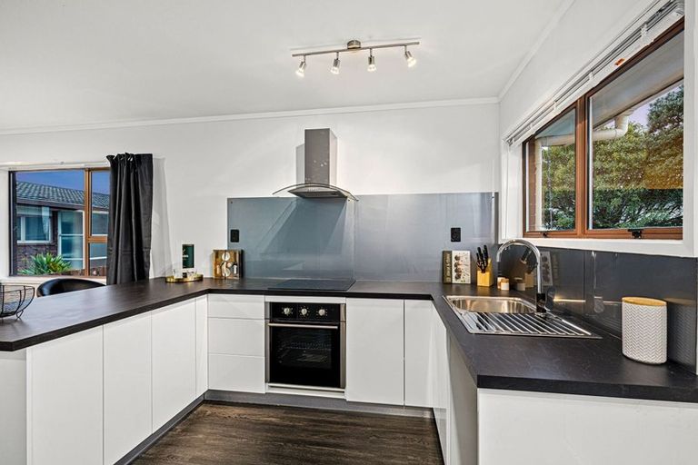 Photo of property in 5/38 Kirrie Avenue, Te Atatu South, Auckland, 0610