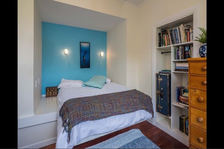 Photo of property in 175 Houghton Bay Road, Houghton Bay, Wellington, 6023