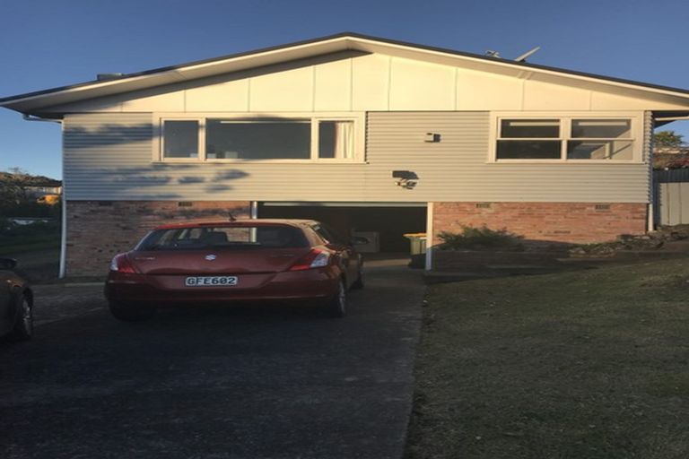 Photo of property in 19 Lyford Crescent, Sunnynook, Auckland, 0620