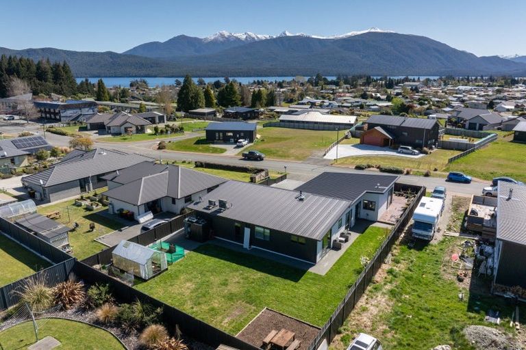 Photo of property in 28 Burnby Drive, Te Anau, 9679