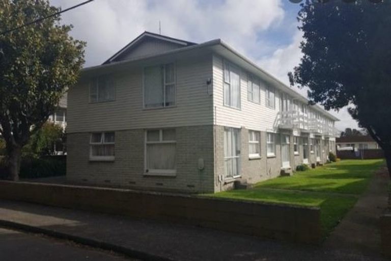 Photo of property in 1/10 Trevethick Grove, Woburn, Lower Hutt, 5010