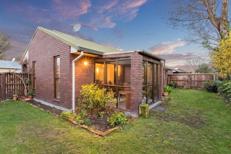 Photo of property in 2/13 Abberley Crescent, St Albans, Christchurch, 8014