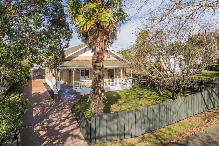 Photo of property in 26 Seabrook Avenue, New Lynn, Auckland, 0600