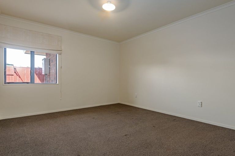 Photo of property in 8 Sorrento Place, Kelvin Grove, Palmerston North, 4414
