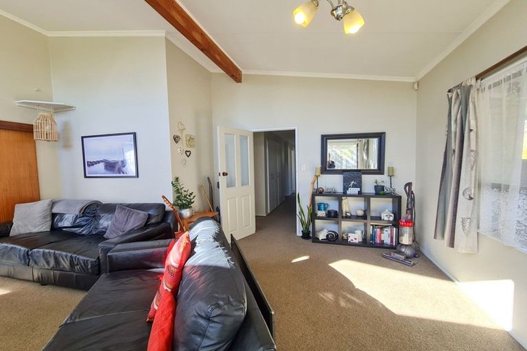 Photo of property in 62 Acacia Street, Kelvin Grove, Palmerston North, 4414