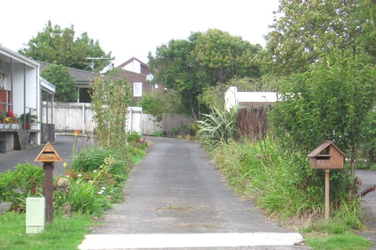 Photo of property in 2/71 Edmonton Road, Henderson, Auckland, 0612