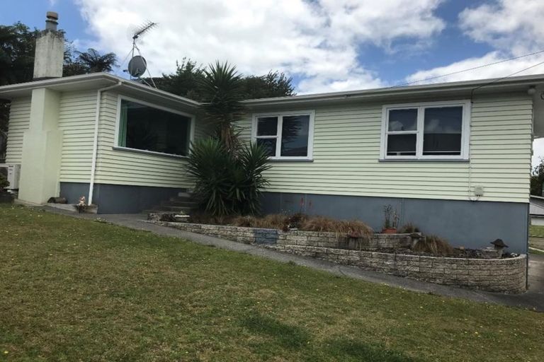 Photo of property in 6 Hillside Crescent, Westown, New Plymouth, 4310