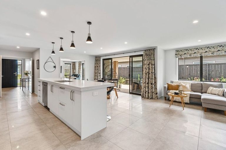 Photo of property in 16 Carrick Place, Mosgiel, 9024