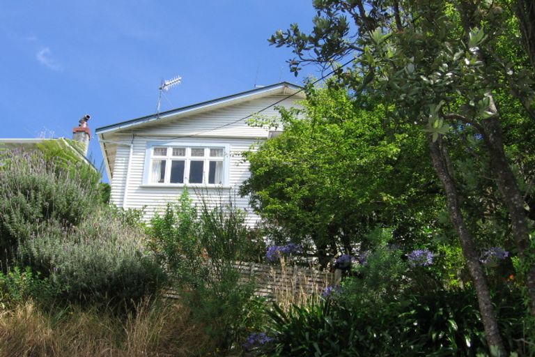 Photo of property in 2 Norna Crescent, Kelburn, Wellington, 6012