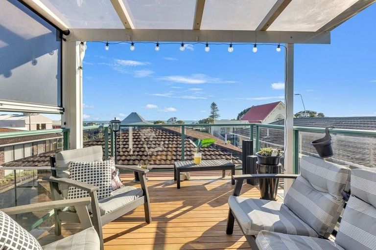 Photo of property in 2/502 Devon Street East, Strandon, New Plymouth, 4312