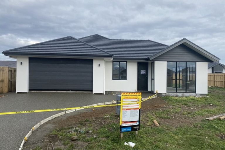 Photo of property in 14 Feltham Street, Hunterville, 4730