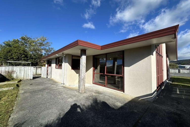 Photo of property in 37 Mcewen Crescent, Riverstone Terraces, Upper Hutt, 5018