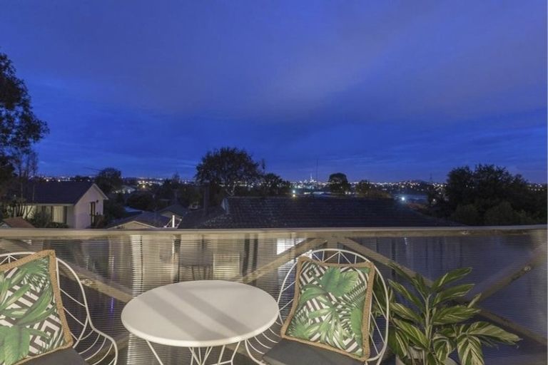 Photo of property in 5 Denarius Lane, Glendene, Auckland, 0602