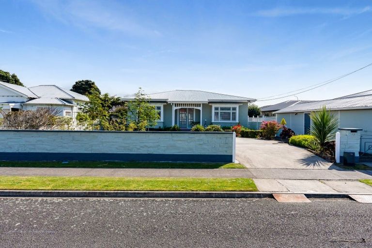 Photo of property in 17 Albion Street, Hawera, 4610