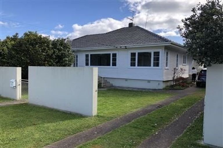 Photo of property in 1 Wairau Road, Milford, Auckland, 0627