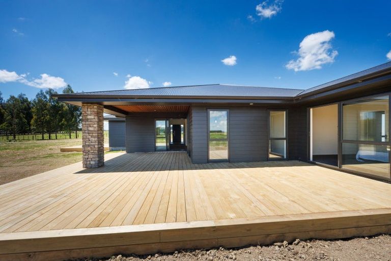 Photo of property in 167 Spur Road West, Colyton, Feilding, 4775