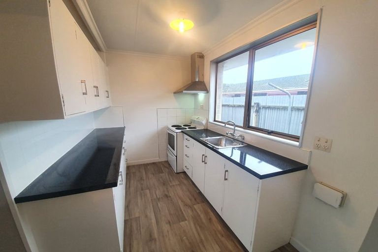 Photo of property in 16 Westmere Place, Takaro, Palmerston North, 4412