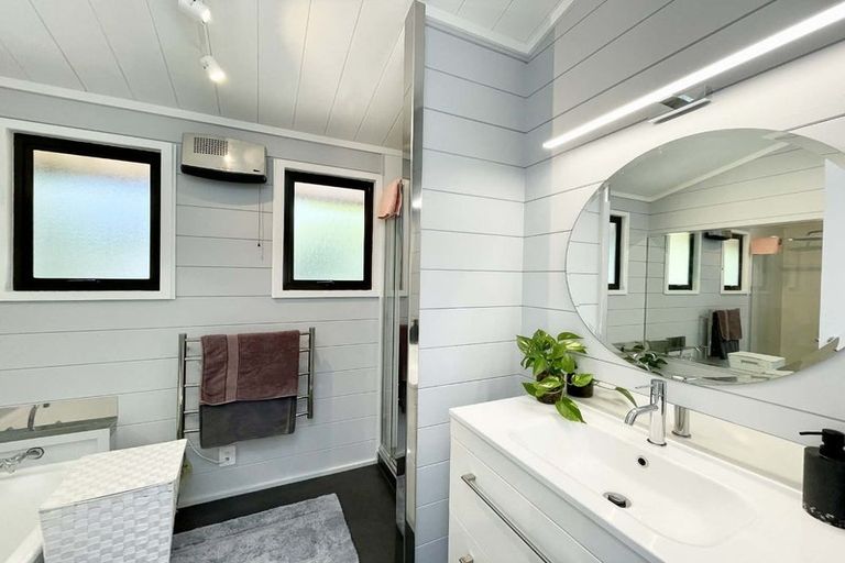 Photo of property in 182 Govett Avenue, Frankleigh Park, New Plymouth, 4310