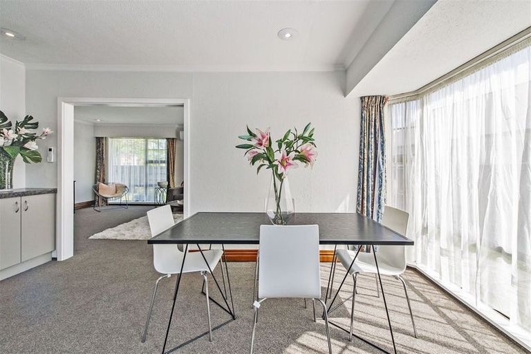 Photo of property in 33 Farquhars Road, Redwood, Christchurch, 8051