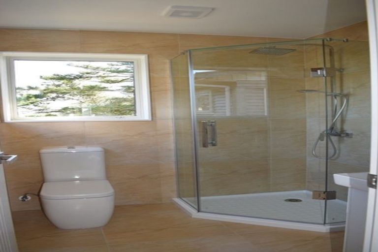 Photo of property in 517 East Coast Road, Murrays Bay, Auckland, 0630