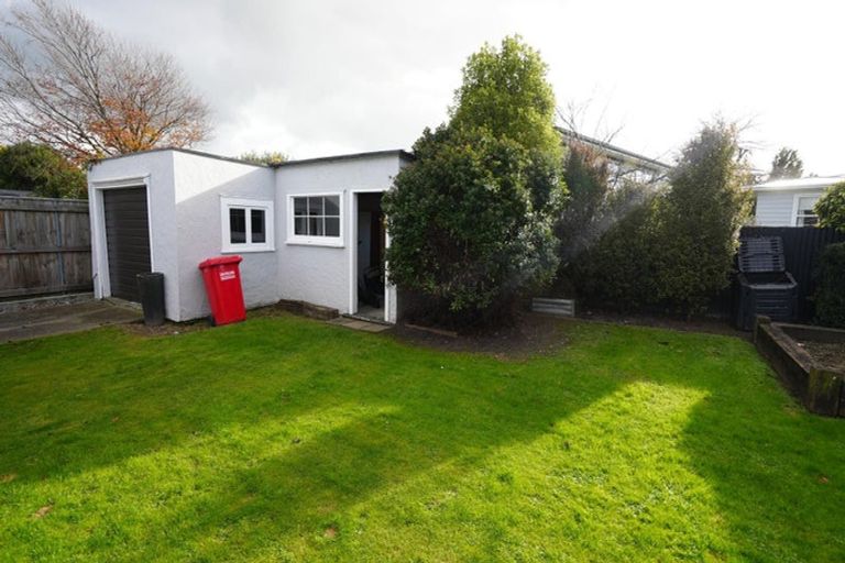 Photo of property in 37 Winston Avenue, Hokowhitu, Palmerston North, 4410