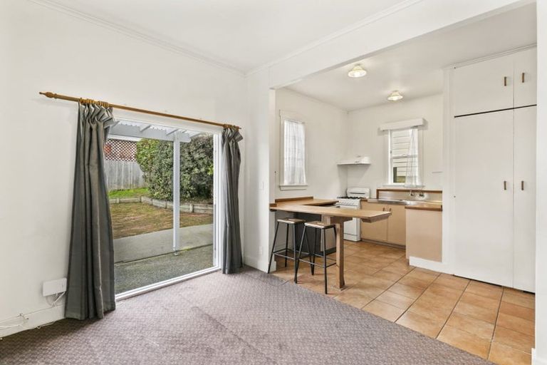 Photo of property in 2/17 Hall Street, Newtown, Wellington, 6021