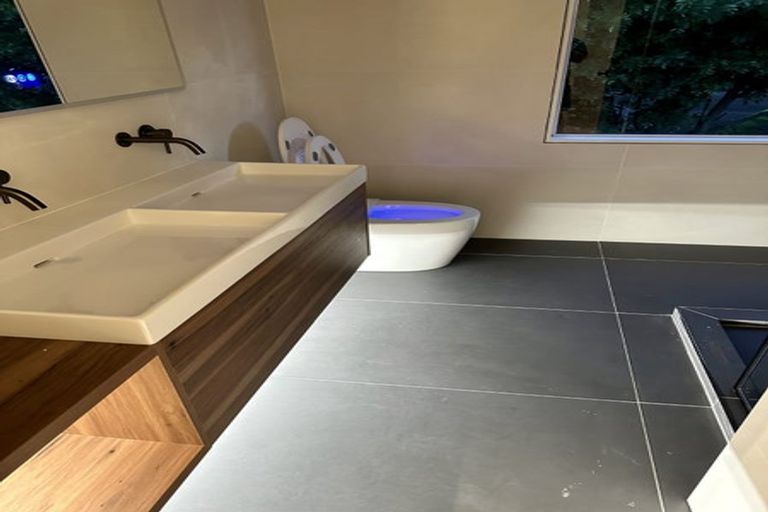 Photo of property in 1/45 Rothesay Bay Road, Rothesay Bay, Auckland, 0630