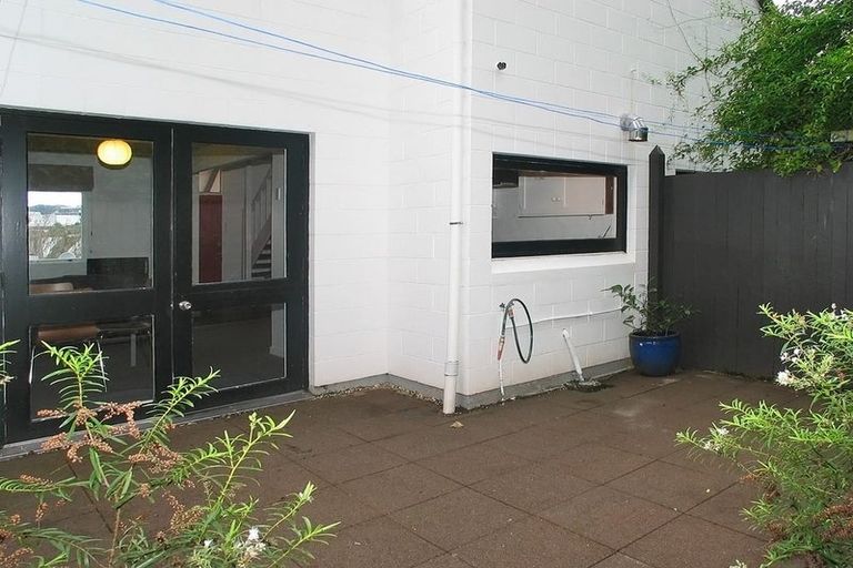 Photo of property in 18/10 Pitarua Street, Thorndon, Wellington, 6011