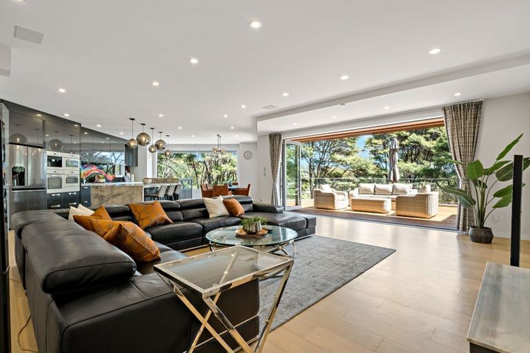 Photo of property in 293b Titirangi Road, Titirangi, Auckland, 0604