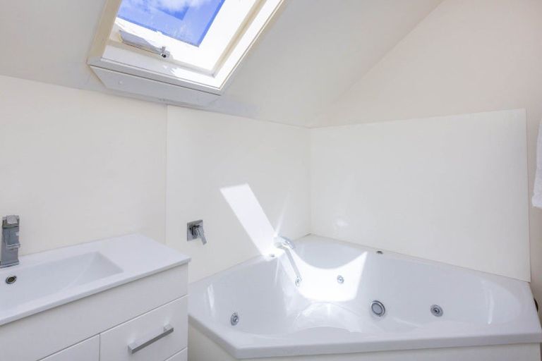 Photo of property in 11 Benzie Avenue, Wallaceville, Upper Hutt, 5018