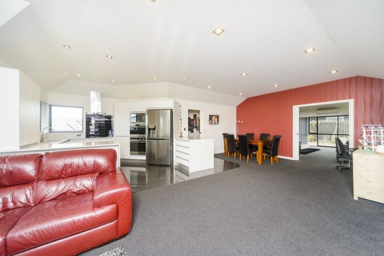 Photo of property in 14 Pegasus Place, Kelvin Grove, Palmerston North, 4414