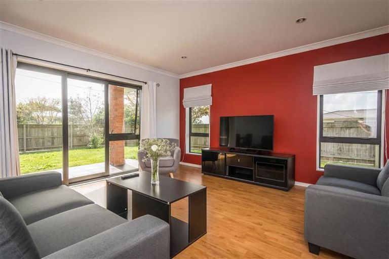 Photo of property in 1 Harding Avenue, Te Atatu South, Auckland, 0610