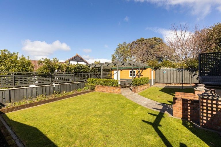 Photo of property in 99 Belt Road, New Plymouth, 4310