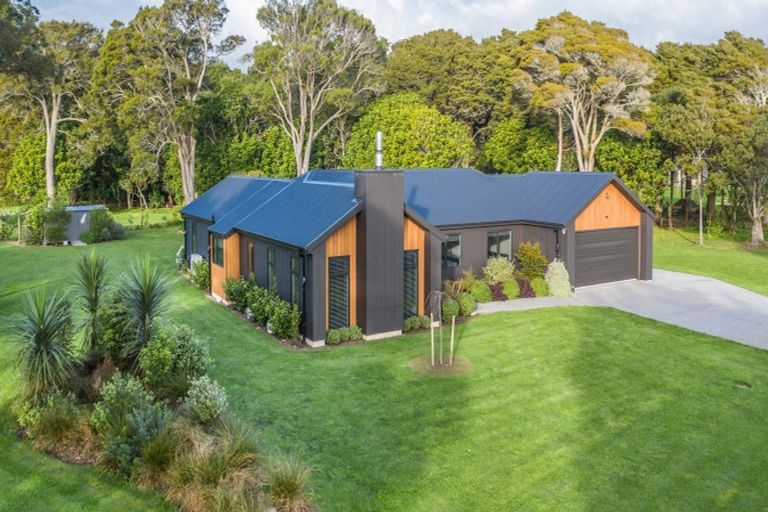 Photo of property in 26 Ohau Gravels Way, Ohau, Levin, 5570