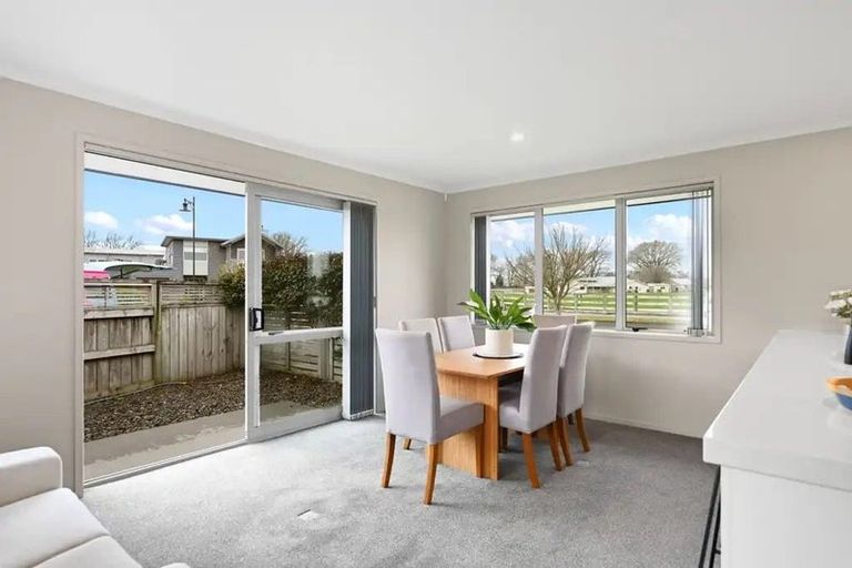 Photo of property in 41 Plescher Crescent, Leamington, Cambridge, 3432