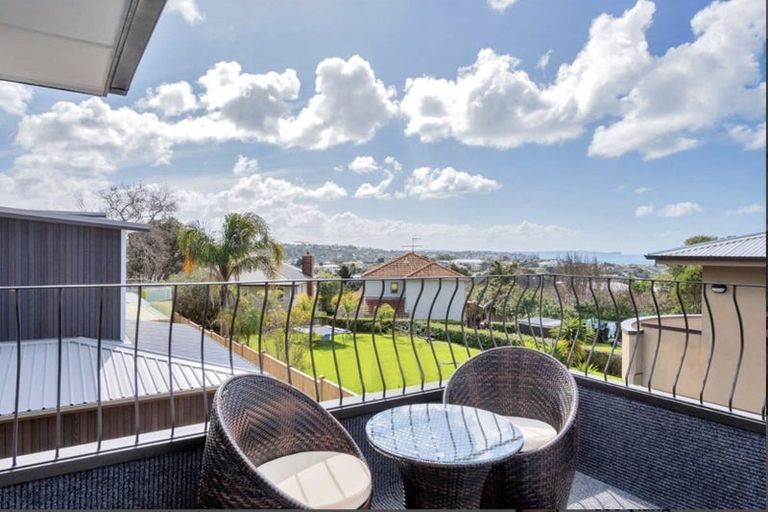 Photo of property in 41 Knights Road, Rothesay Bay, Auckland, 0630