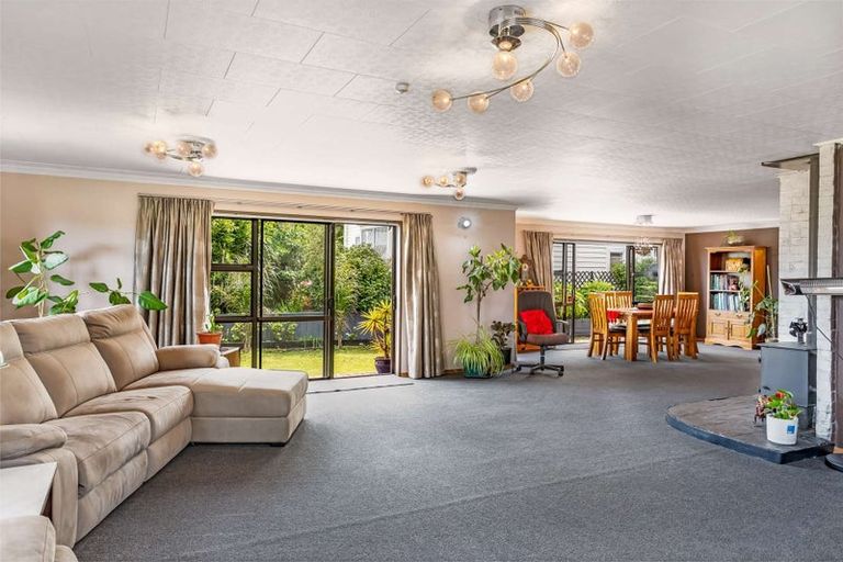 Photo of property in 17 Henley Street, Westport, 7825