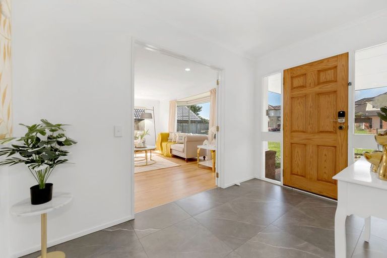 Photo of property in 5 Point View Link, East Tamaki Heights, Auckland, 2016