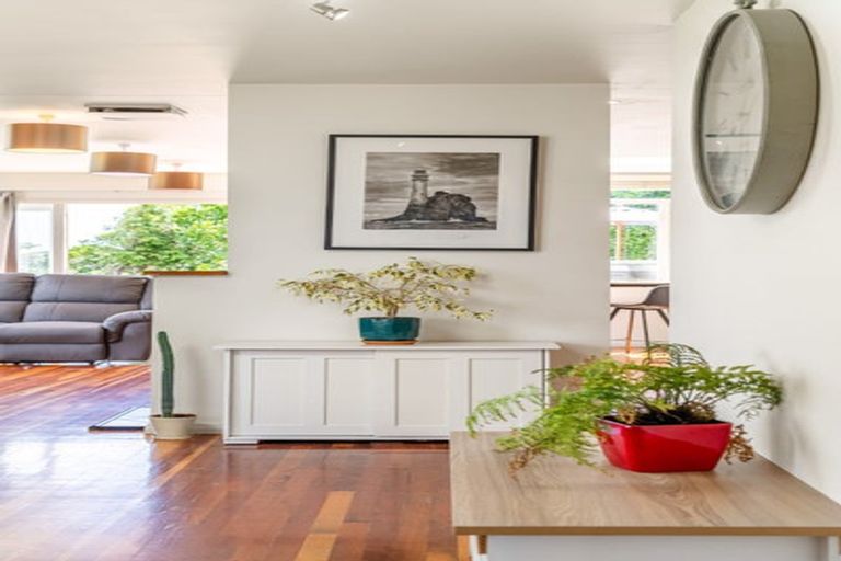 Photo of property in 61 Mana View Road, Paremata, Porirua, 5026